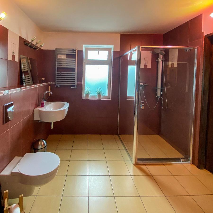 Willa Szymbark - Basen, Sauna, Balia, Jacuzzi, Dom Caloroczny W Szymbarku Exterior photo